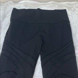 Mesh detail, black lulu lemon leggings